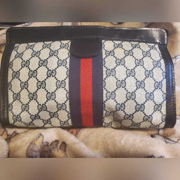 ****SOLD*****Authentic Navy Gucci - Picture 12 of 15